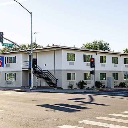 Motel 6-Modesto, Ca - Downtown Exteriör bild