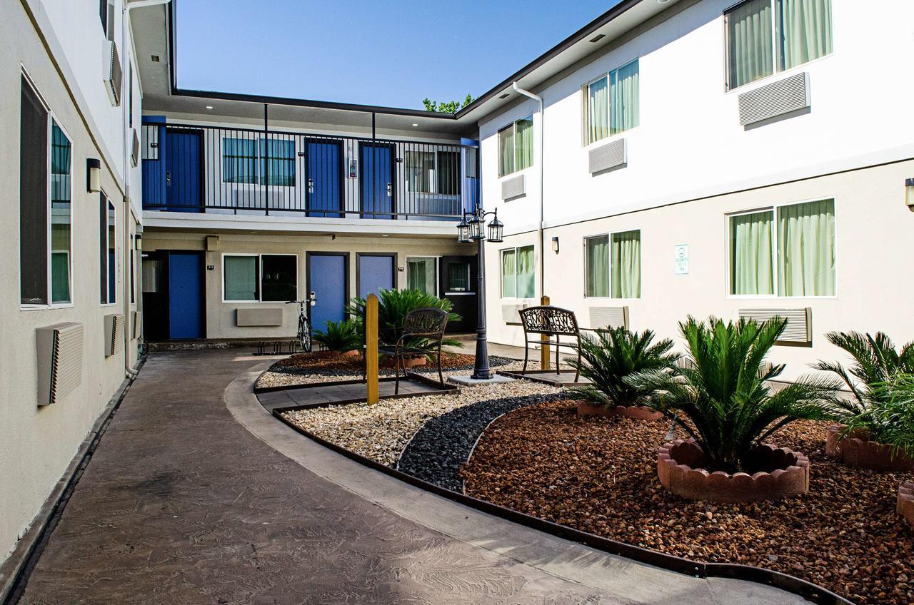 Motel 6-Modesto, Ca - Downtown Exteriör bild