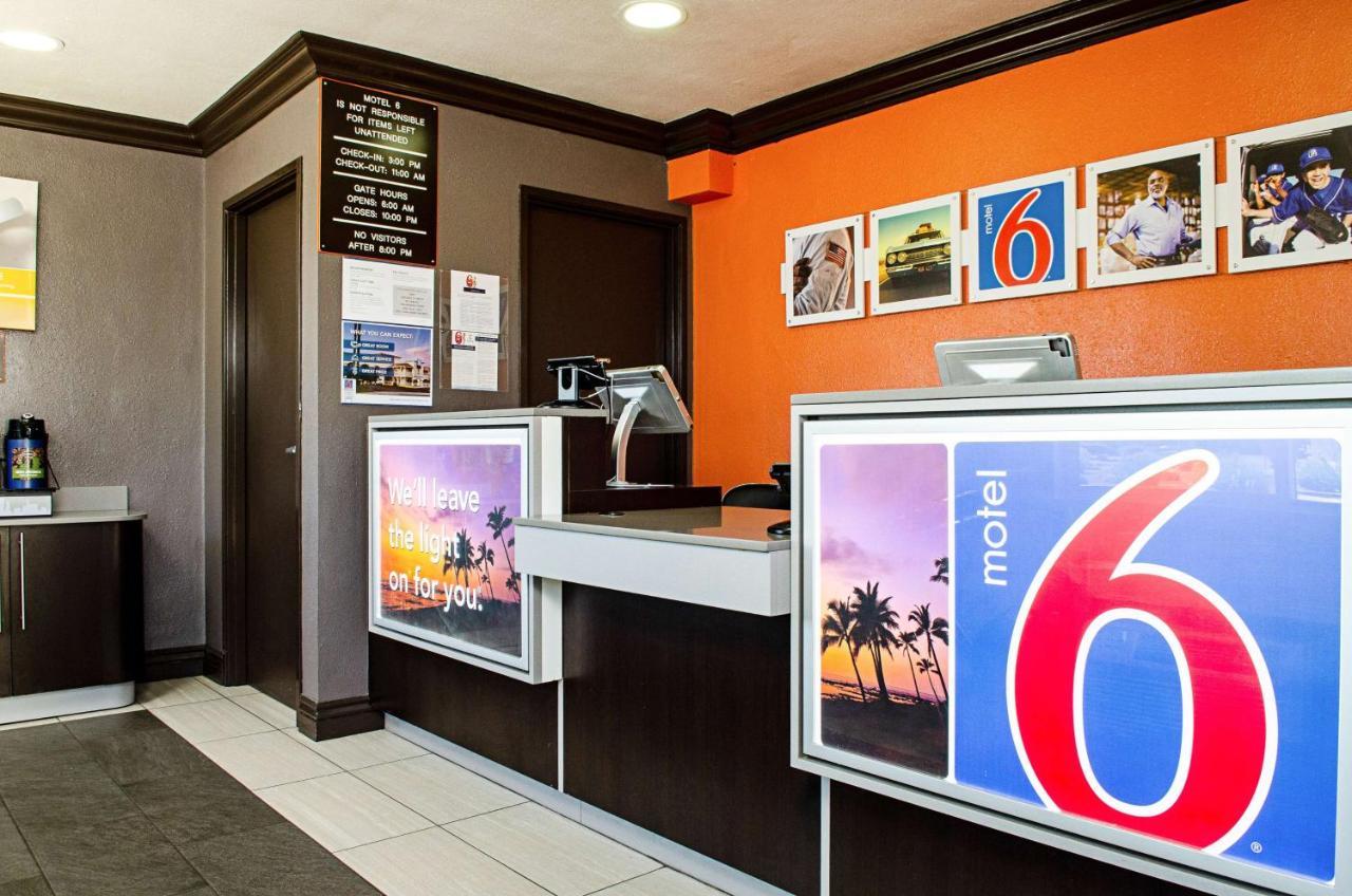 Motel 6-Modesto, Ca - Downtown Exteriör bild