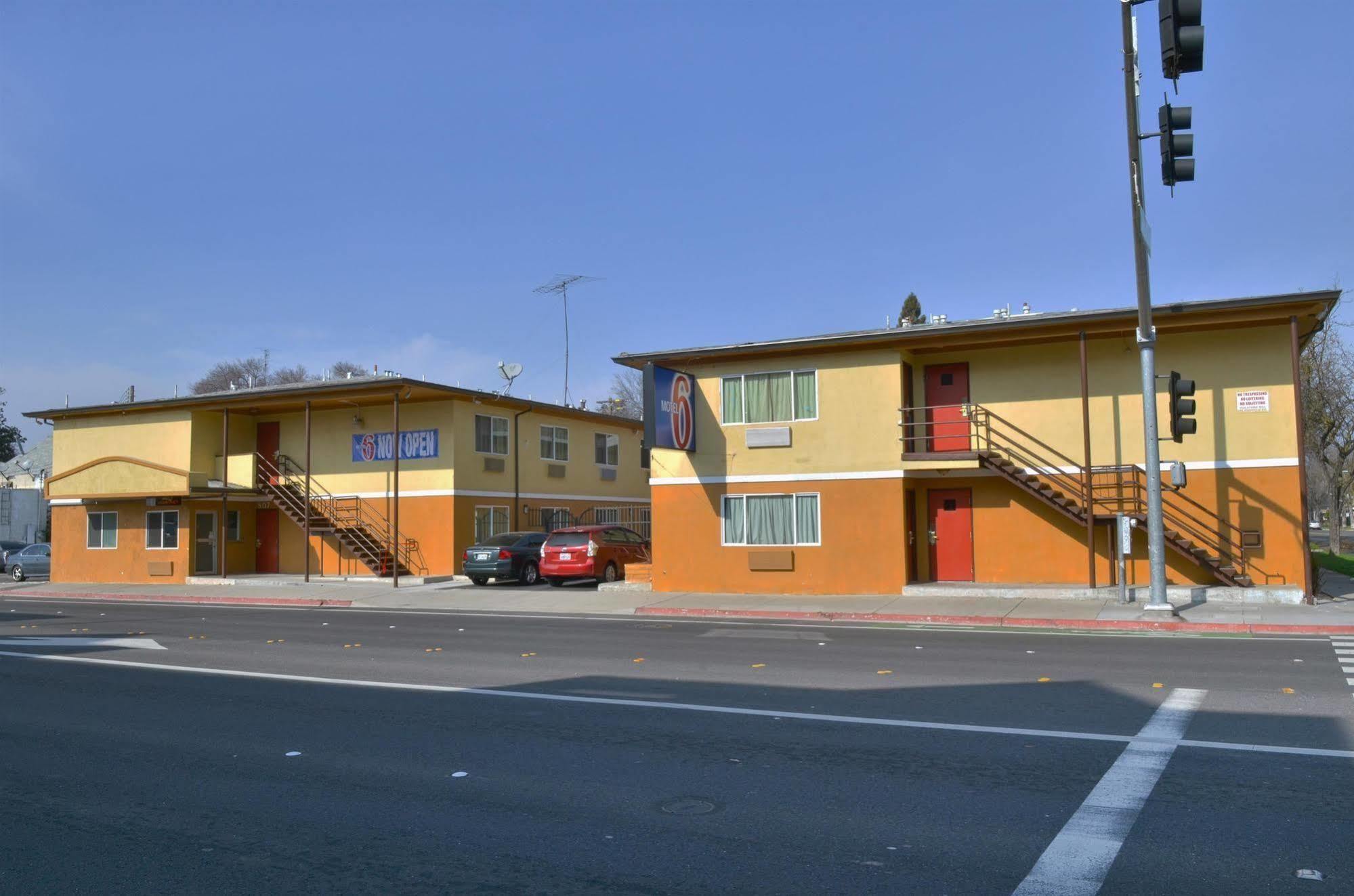 Motel 6-Modesto, Ca - Downtown Exteriör bild